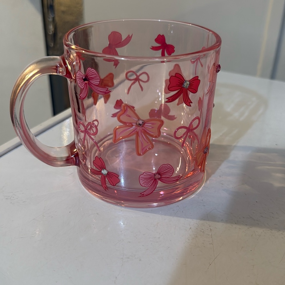 2 pink mugs with bows